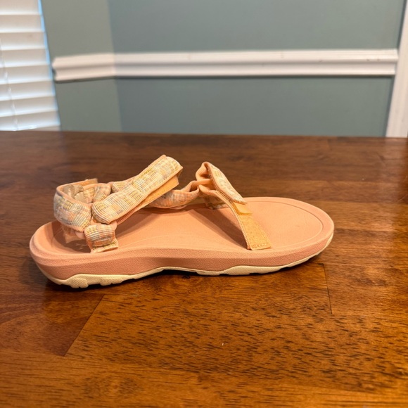 Teva Peach and Beige Sandals girls size 2 - Picture 2 of 10